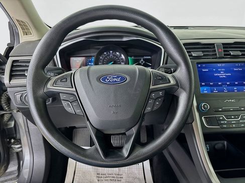 Used 2020 Ford Fusion SE FWD image 12