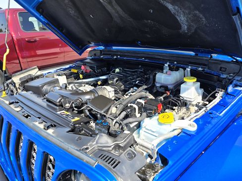 Certified 2023 Jeep Gladiator Overland image 18