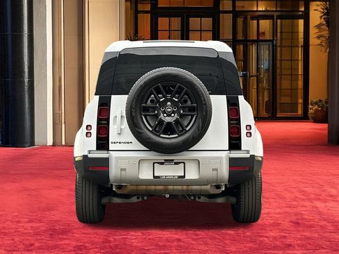 Used 2025 Land Rover Defender 110 S image 11