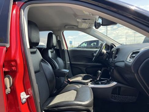 Used 2018 Jeep Compass Latitude w/ Popular Equipment Group AWD/4WD image 19