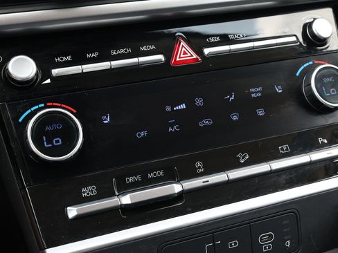 Used 2024 Hyundai Santa Fe SEL FWD image 22