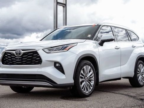 Used 2024 Toyota Highlander Platinum image 1