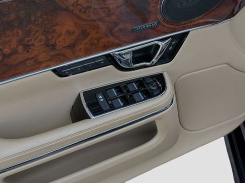 Used 2019 Jaguar XJ R-Sport image 23