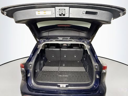 Certified 2022 Toyota Highlander XLE image 25
