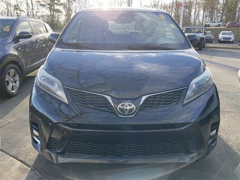 Used 2018 Toyota Sienna SE image 6