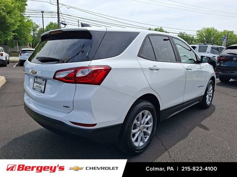 Used 2021 Chevrolet Equinox LS w/ LS Convenience Package AWD/4WD image 5