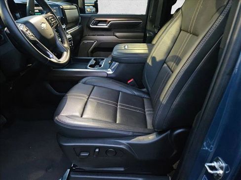 Used 2025 Chevrolet Silverado 2500 High Country w/ Technology Package image 15