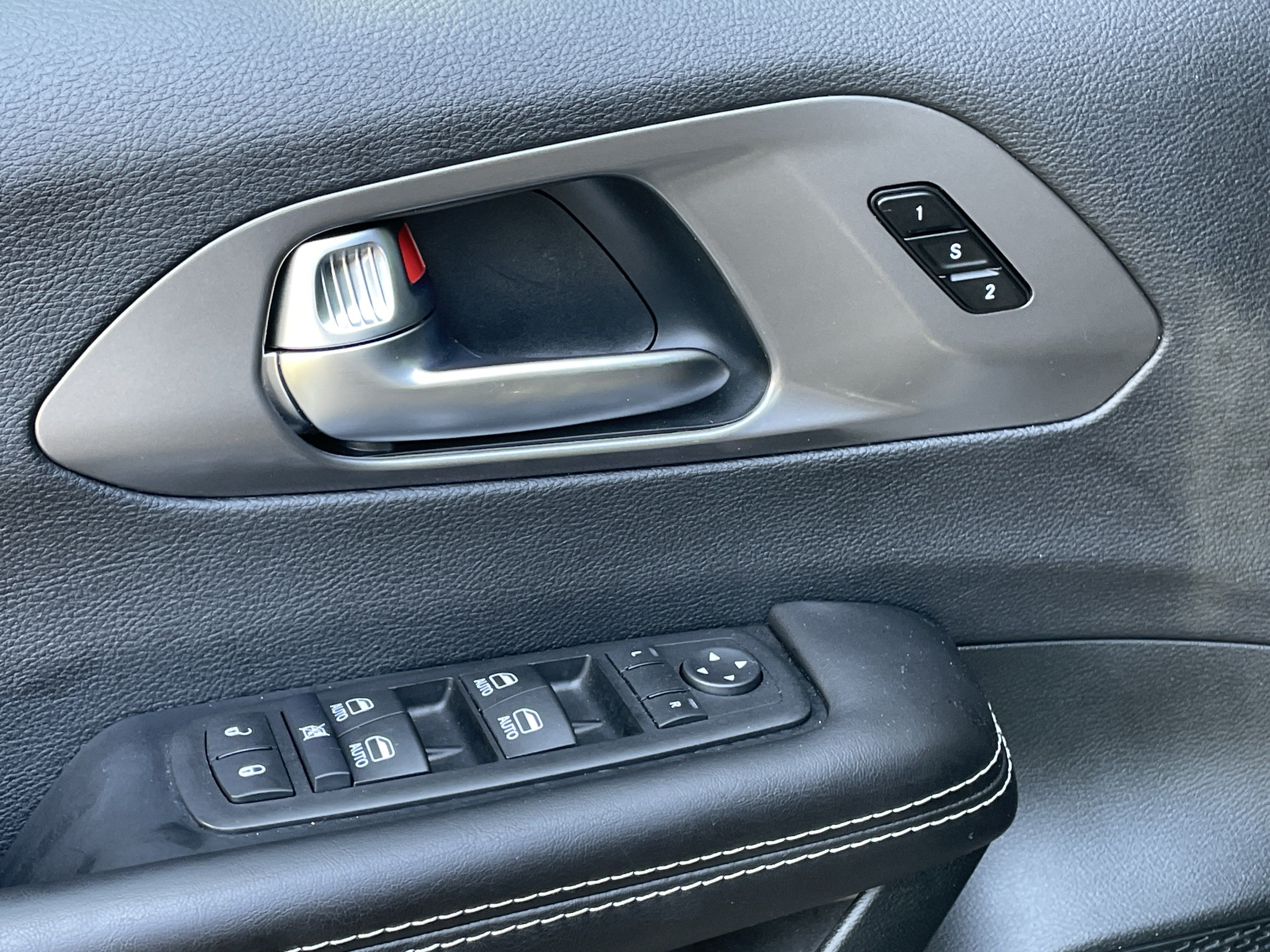 Used 2026 Chrysler Pacifica Select FWD image 14