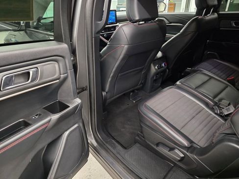 Used 2025 Ford Explorer ST-Line w/ ST-Line Street Pack image 28