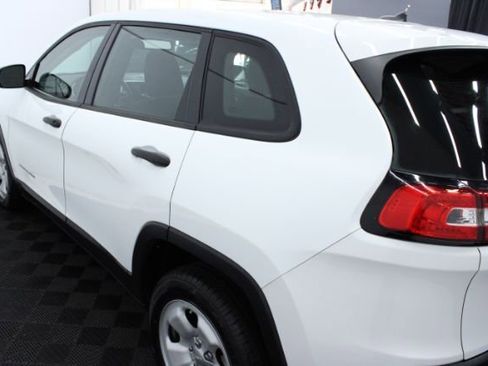 Used 2014 Jeep Cherokee Sport image 9