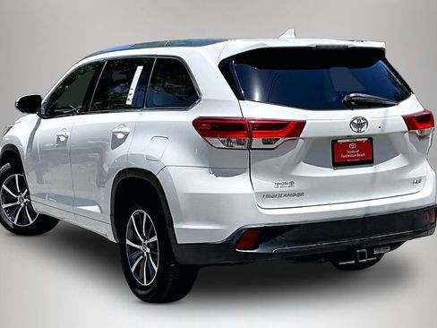 Used 2017 Toyota Highlander XLE FWD image 4