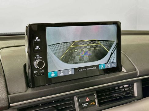 Used 2025 Honda Pilot Touring image 23