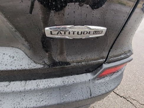 Used 2022 Jeep Cherokee Latitude Lux image 4