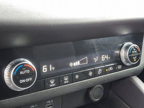 Used 2024 Mitsubishi Outlander ES image 15