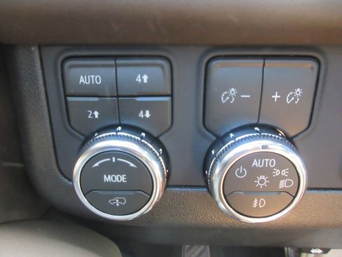 New 2026 GMC Yukon Denali Ultimate AWD/4WD image 17