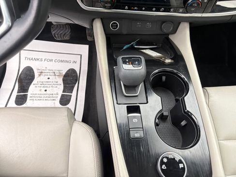 Used 2023 Nissan Rogue SL image 16