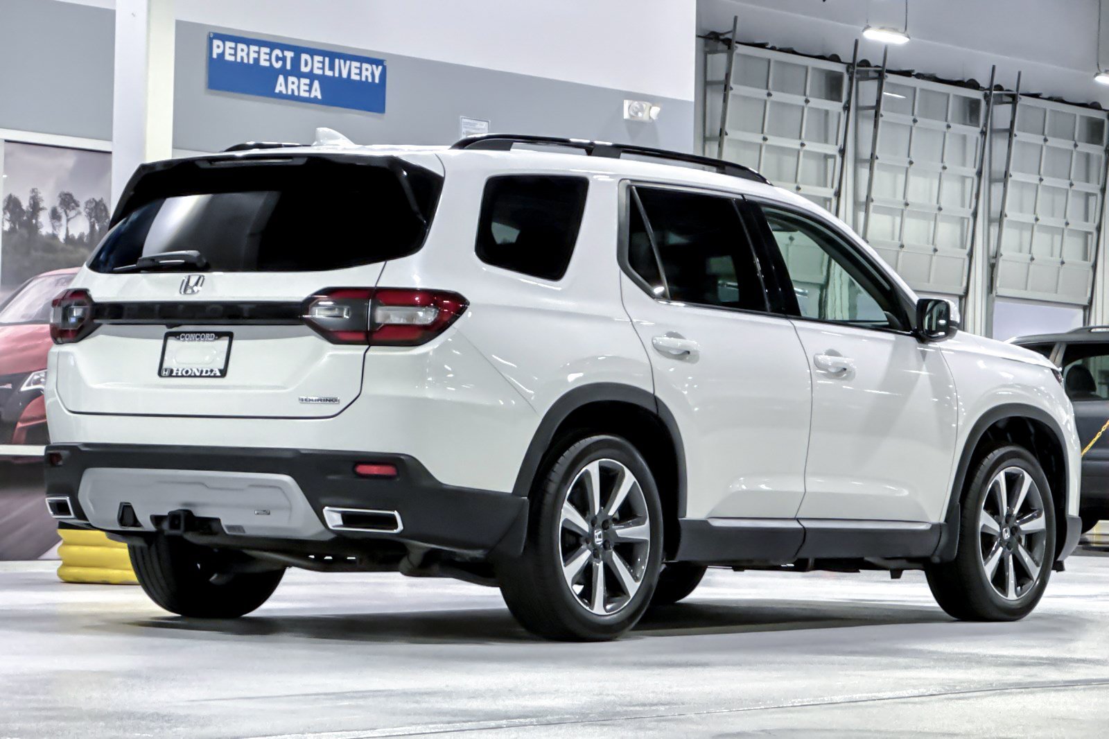 Used 2025 Honda Pilot Touring image 9