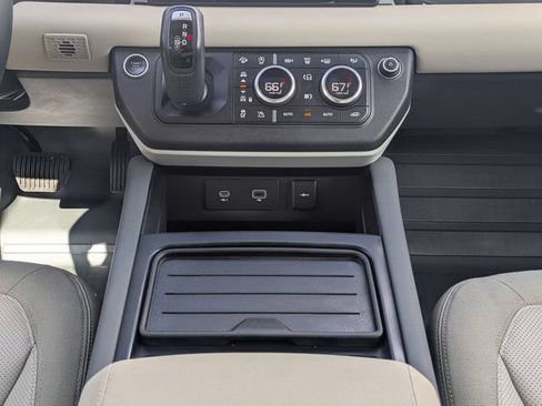 Used 2020 Land Rover Defender 110 SE AWD/4WD image 19