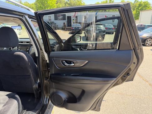 Used 2016 Nissan Rogue SV AWD/4WD image 18