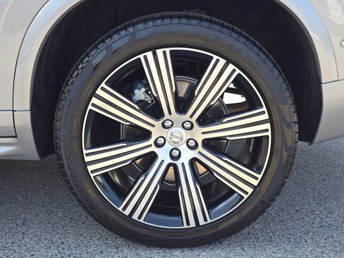 Certified 2023 Volvo XC90 T8 Plus AWD/4WD image 11