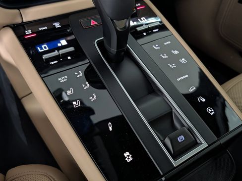 New 2026 Porsche Macan Turbo AWD/4WD image 33