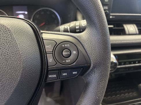 Used 2022 Toyota RAV4 XLE AWD/4WD image 16