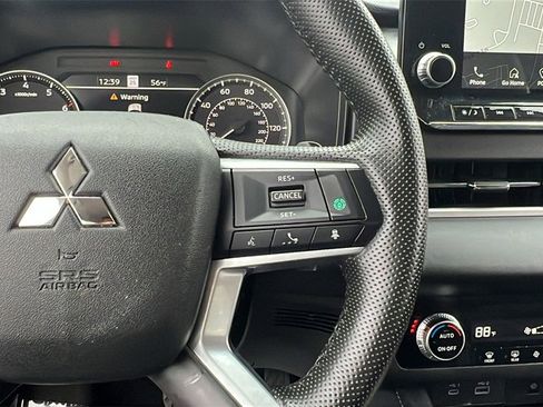Used 2024 Mitsubishi Outlander SE image 30