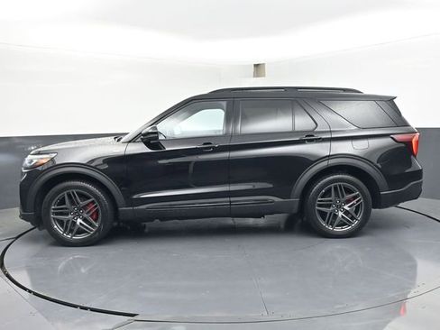 Used 2025 Ford Explorer ST-Line w/ ST-Line Street Pack AWD/4WD image 4