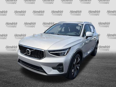 Used 2023 Volvo XC40 B5 Plus w/ Driver Assist Package AWD/4WD image 5