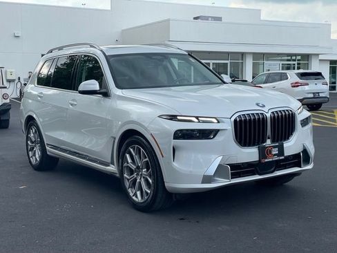 Used 2023 BMW X7 xDrive40i w/ Executive Package AWD/4WD image 3