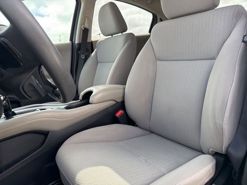 Used 2017 Honda HR-V EX image 7