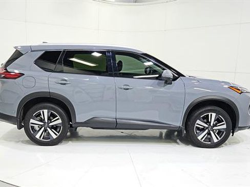 Certified 2025 Nissan Rogue SL AWD/4WD image 9