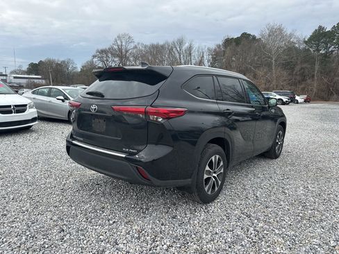 Used 2022 Toyota Highlander XLE image 5