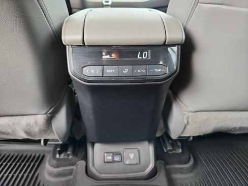 Used 2022 Toyota Highlander Limited AWD/4WD image 30