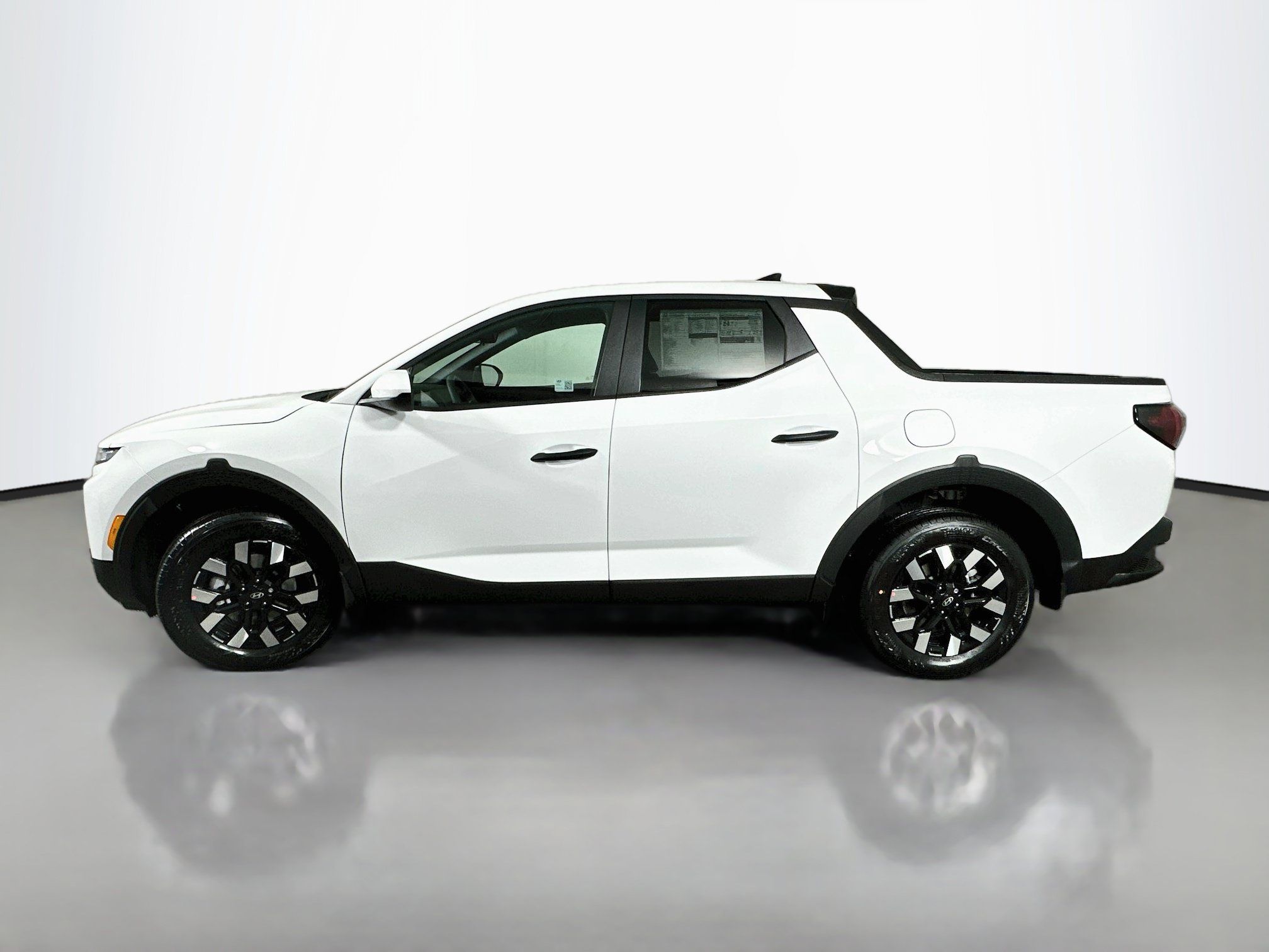 Certified 2025 Hyundai Santa Cruz SE AWD/4WD image 4