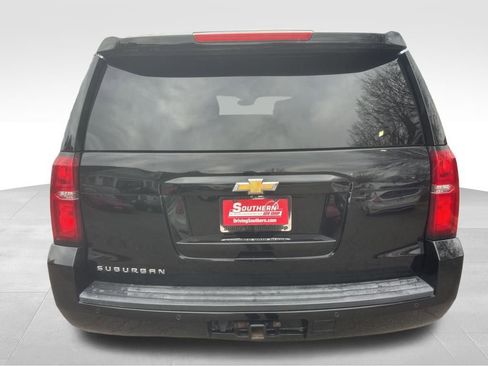 Used 2015 Chevrolet Suburban LT image 32