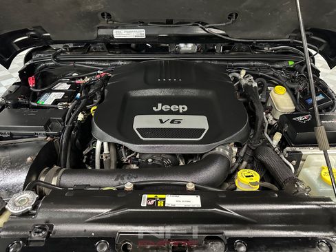 Used 2016 Jeep Wrangler Unlimited Sahara AWD/4WD image 43