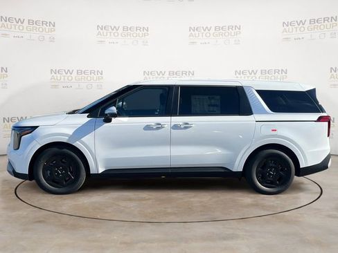 New 2026 Kia Carnival FWD image 2