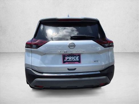 Used 2022 Nissan Rogue SV FWD image 7