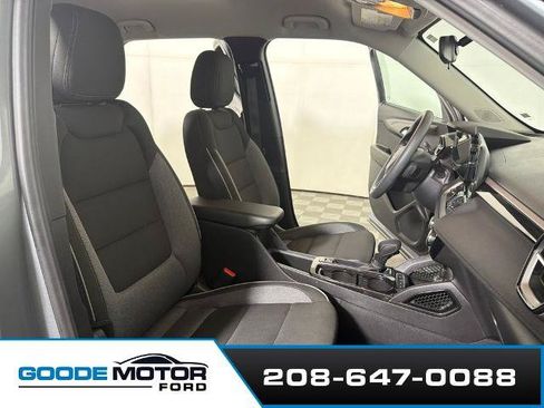 Used 2025 Chevrolet TrailBlazer LT AWD/4WD image 23