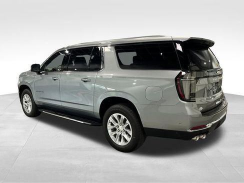 Used 2025 Chevrolet Suburban Premier w/ Sun And Tow Package AWD/4WD image 5