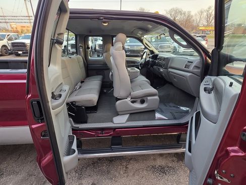 Used 2004 Ford F250 Lariat image 10