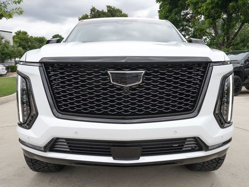 Used 2026 Cadillac Escalade Platinum Sport w/ LPO, Floor Liner Package AWD/4WD image 2