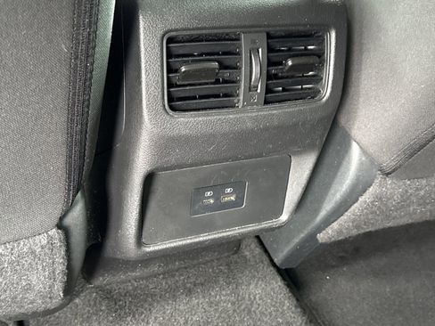 Used 2023 Nissan Rogue SV FWD image 10