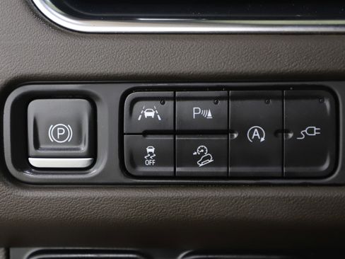 Used 2021 Chevrolet Tahoe Z71 w/ Z71 Off-Road Package image 32