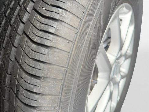 Used 2025 Chrysler Pacifica Select image 19