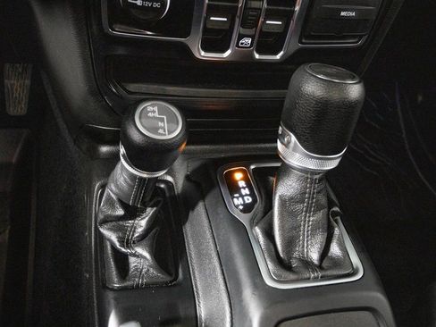 Used 2023 Jeep Gladiator Sport S image 18