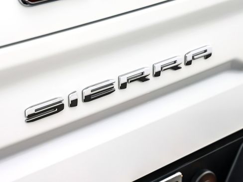 Used 2025 GMC Sierra 1500 AT4 image 9