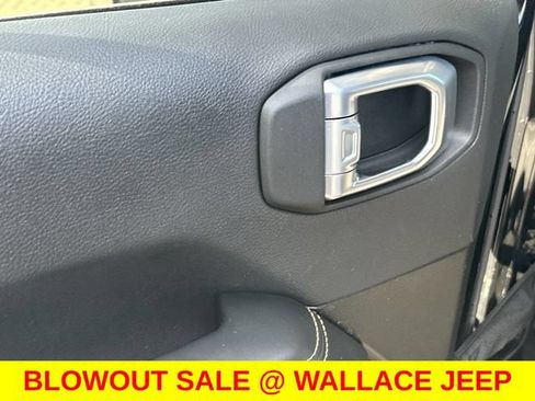 Used 2026 Jeep Wrangler Unlimited Sahara AWD/4WD image 13