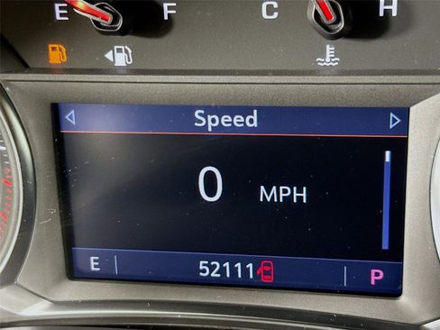 Used 2023 Chevrolet Traverse LT image 2